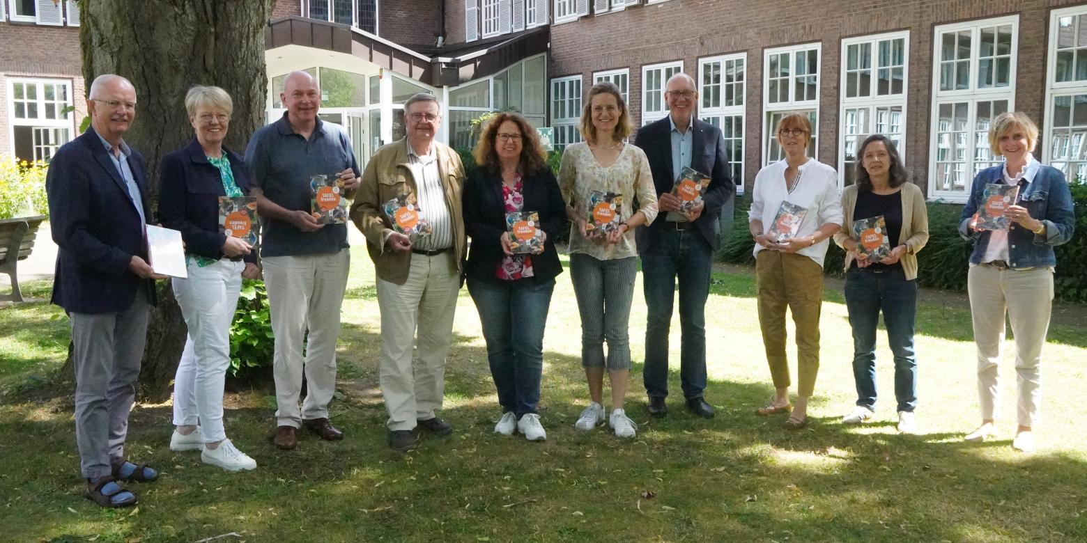 2025 07 04 Tafel Kochbuch Gruppe